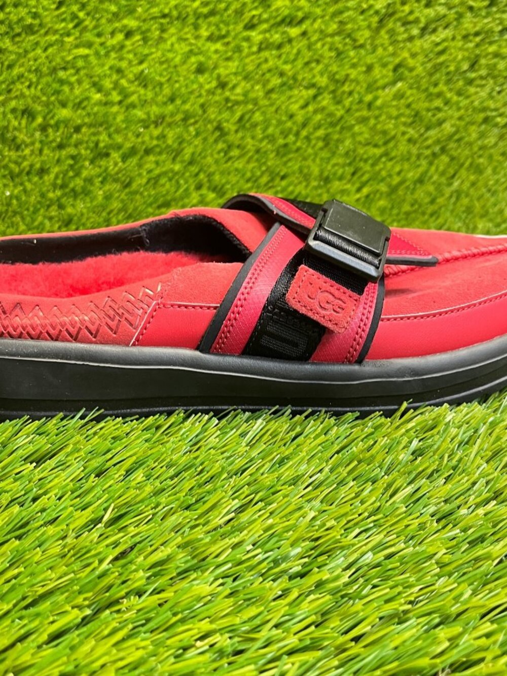 UGG Kick It Mens Size 9 Red Black Casual Classic Slip On Slide Slippers Shoes